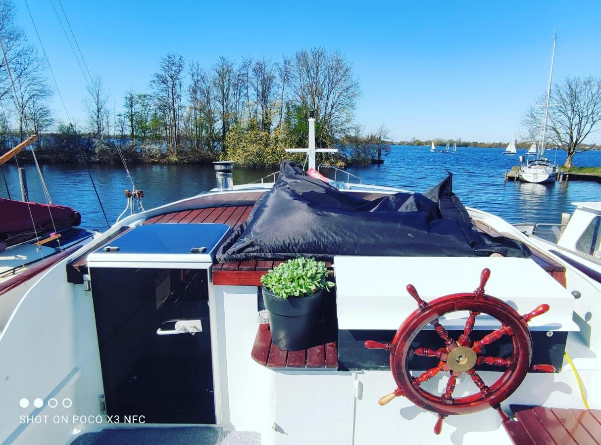Boathouse At Unescco Fort And Magnificent Lake-View Roelofarendsveen Екстериор снимка